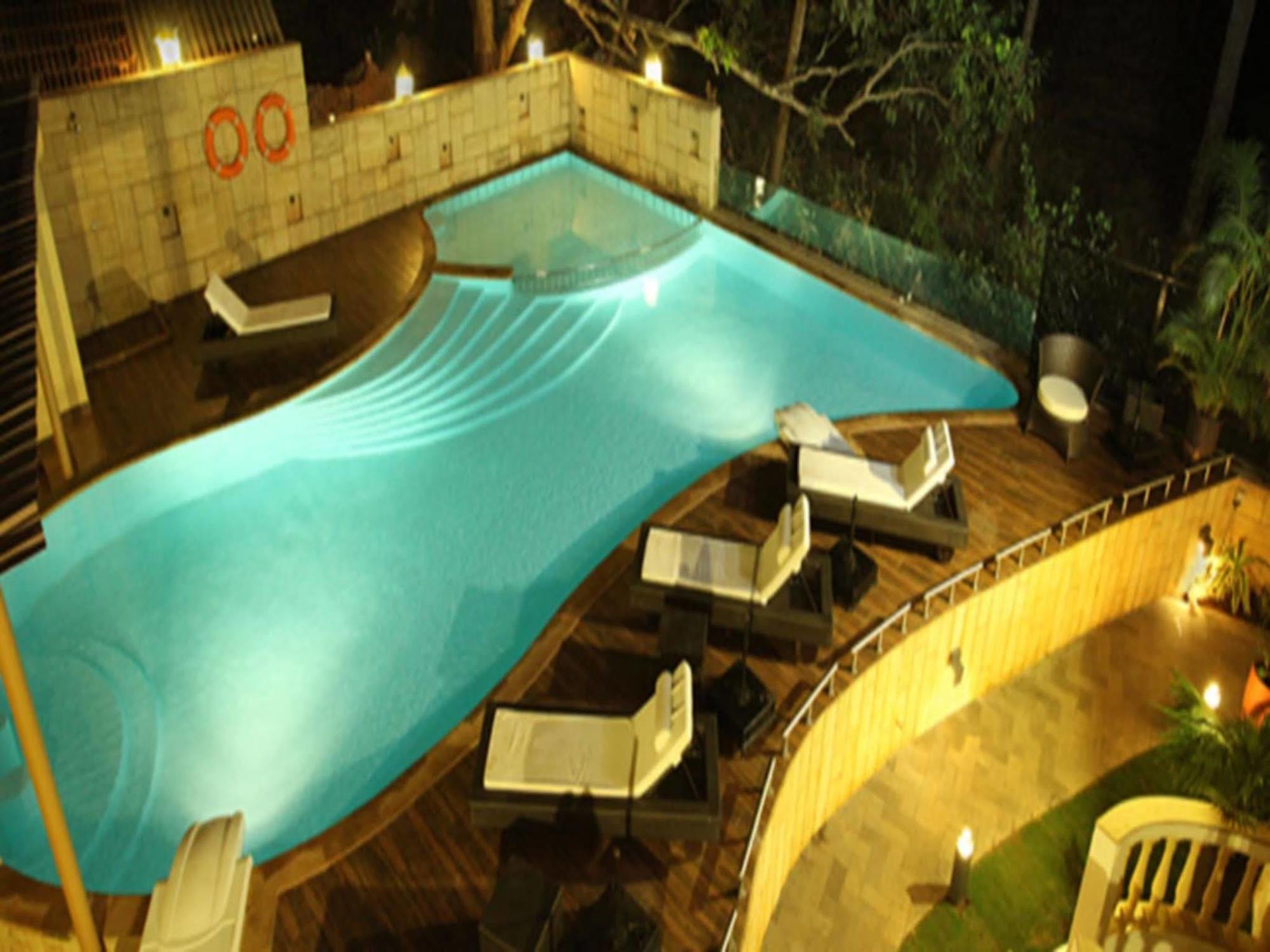 Coco Goa Hotel Arpora Buitenkant foto