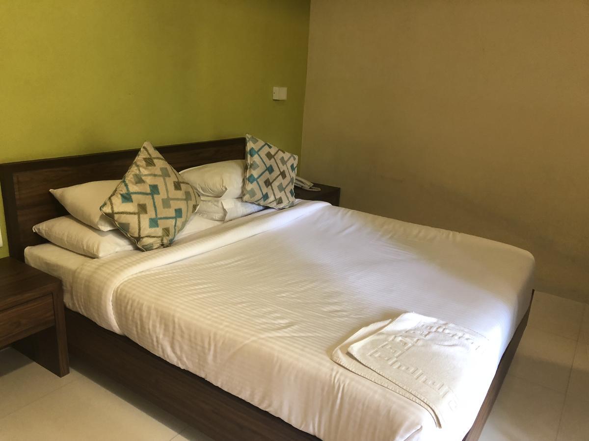 Coco Goa Hotel Arpora Buitenkant foto