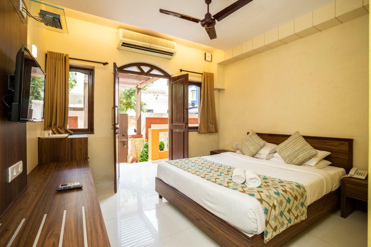 Coco Goa Hotel Arpora Buitenkant foto