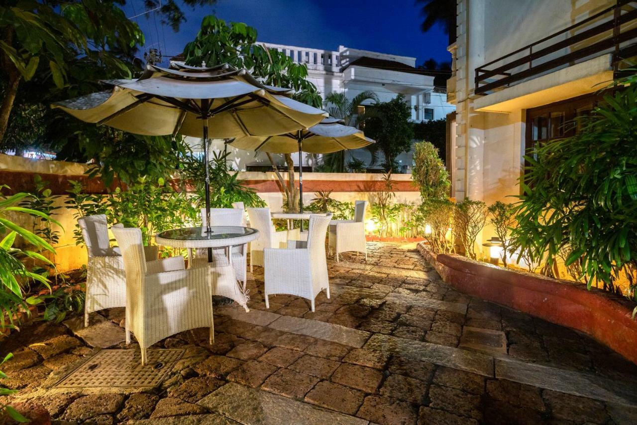 Coco Goa Hotel Arpora Buitenkant foto